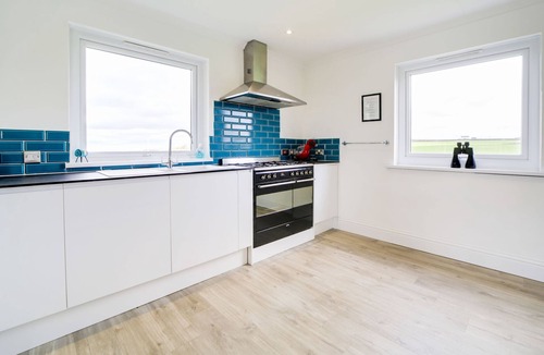 Pendoggett House | A stunning, upside-down five-bedroom home located in Pendoggett