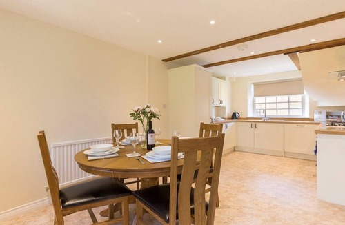 Winchcombe Apartment | A sudeley castle cottage that sleeps 4 guests in 2 bedrooms
