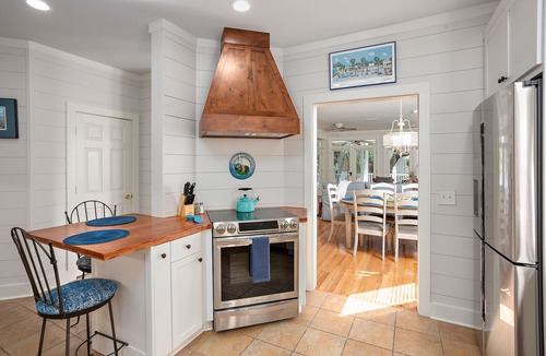 King City House | A Summer Hour Retreat. Coastal 3 Bedroom Getaway, Pet Friendly, Minutes from Village and Beach