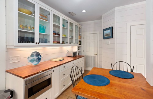King City House | A Summer Hour Retreat. Coastal 3 Bedroom Getaway, Pet Friendly, Minutes from Village and Beach