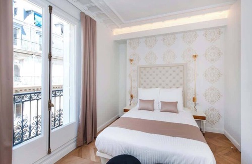 Champs-Elysees Apartment | A Sumptuous 2-BR apartment in the Champs-Elysées