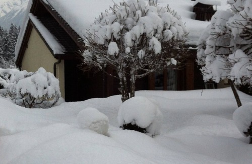 Les Bossons Apartment | A superb 2 bedroom appartment within private chalet complex with stunning views