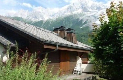 Les Bossons Apartment | A superb 2 bedroom appartment within private chalet complex with stunning views