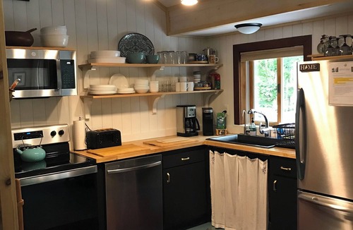 Casco Cottage | A Sweet Private Waterfront Cottage. Happy loons and hummingbirds complementary!