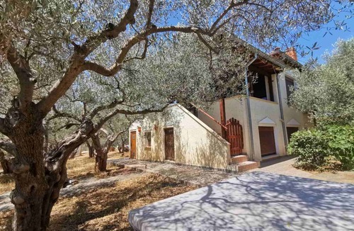 Alexandroupoli Villa | A tastefully decorated rustic country house Pet friendly - ideal for families