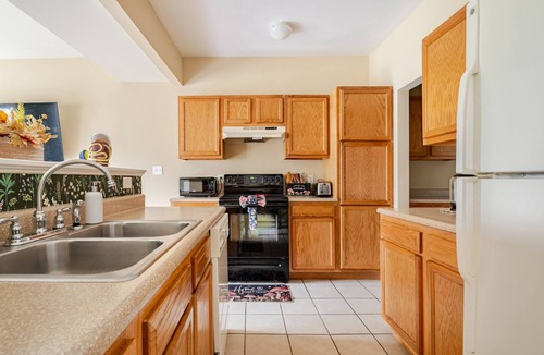 Chambersburg House | A thoughtfully designed 3-bedroom, 2.5-bath townhome tailored for travelers.