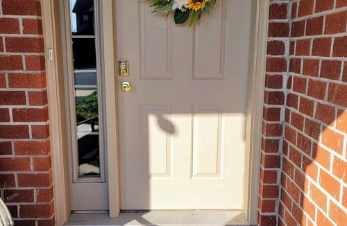 Chambersburg House | A thoughtfully designed 3-bedroom, 2.5-bath townhome tailored for travelers.