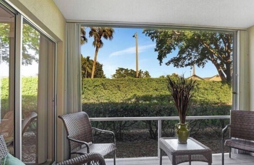 Moorings Apartment | A tranquil Oasis in the heart of Naples, your ideal home away from home