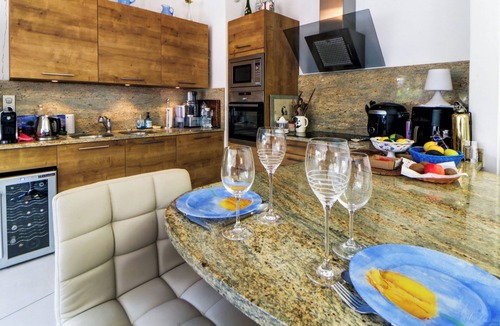 Beausoleil Apartment | A tropical oasis with a garden and a view of Monaco