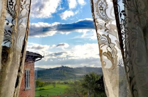 Pozzo Apartment | A typical house located in the historic village of Pozzo della Chiana, with a large furnished terrac
