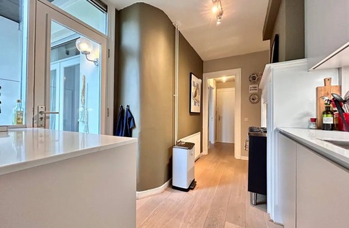Amsterdam West Apartment | A unique canal-view experience in Amsterdam City Center