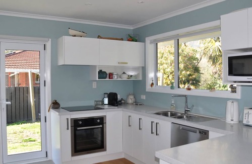 Nelson House | A very comfortable home with river views and walking distance to Nelson City