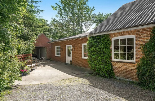 Ballum House | A very spacious vacation home on two floors with room for 11 guests in 5 bedrooms.
