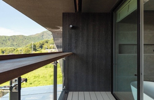 Oishi House | A villa with a spacious garden and views of Mt Fu/Minamitsuru-gun Yamanashi