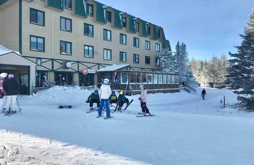 Snowshoe Condo | A Walk in the Clouds - 4 Season Getaway -Ski-In Ski-Out Condo