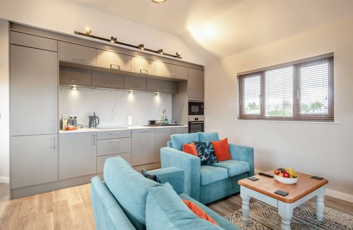 Brundall Cottage | A water’s edge setting in the heart of the Norfolk Broads National Park.