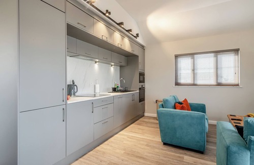 Brundall Cottage | A water’s edge setting in the heart of the Norfolk Broads National Park.