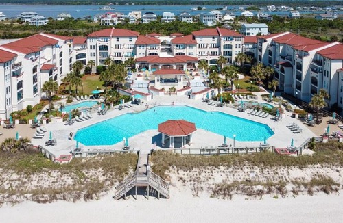 North Topsail Beach Apartment | A Wave From It All- Luxe 1BR at Villa Capriani