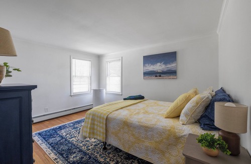 Kennebunk House | 'A Wave From It All Bungalow' serene 3-bed near beaches. Perfect for families