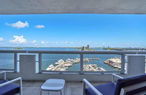 Downtown Miami Apartment | A Wave From It All! Direct water views!