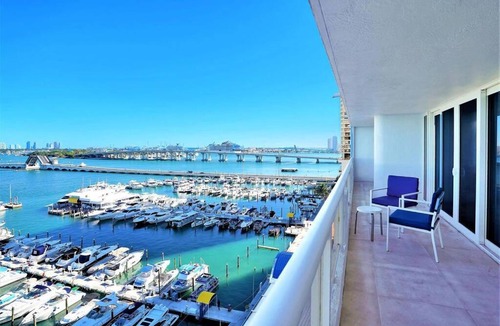Downtown Miami Apartment | A Wave From It All! Direct water views!
