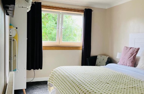 Dunfermline Apartment | “A Wee Pad in Dunfermline”