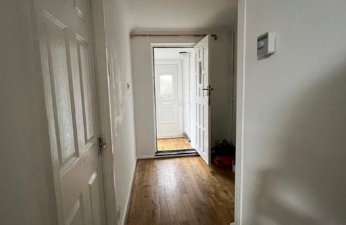 Abbey Wood Apartment | A whole cosy house just for you