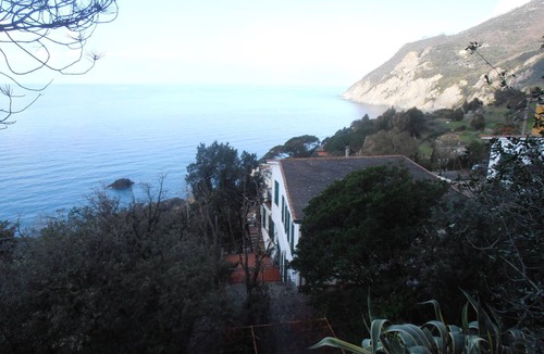 Framura Apartment | a wide apartment in front of the sea and surrounded by woods
