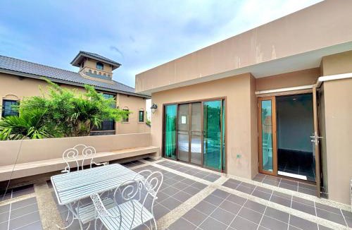 Saen Suk Villa | A1-Mountain View Private Pool Villa-บางแสน