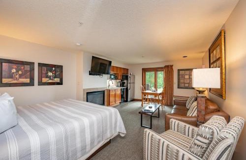 Thayerville Apartment | A123 Studio Lake View