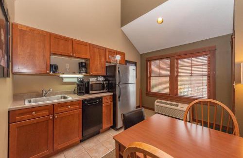 Thayerville Apartment | A315 Studio & Loft Lake View