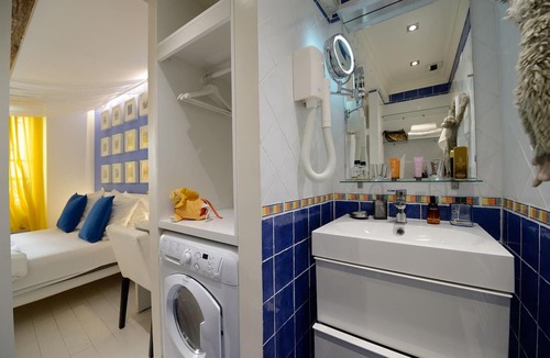 3rd Arrondissement Apartment | A3DG Blue cheese