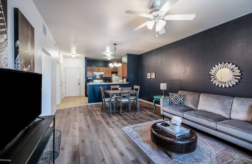 Medical Center District Apartment | AA3 10% OFF Updated 2BR Apt Near Medical Center Fast WiFi With Parking