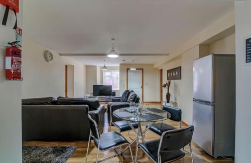 Old Trafford Apartment | AAA Apartments EXECUTIVE Throstles Nest, Manchester, UK