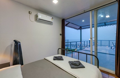 Kunkeshwar Hotel | Aalayah Stays