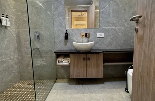 Vrindavan Hotel | AASHRAYA VRINDAVAN