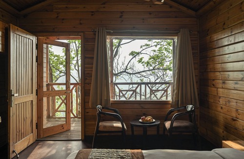 Lansdowne Hostel | Aavaas Hill Resort