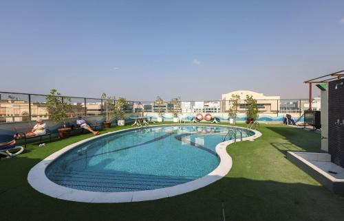 Al Muraqqabat Hotel | Aavri Hotel