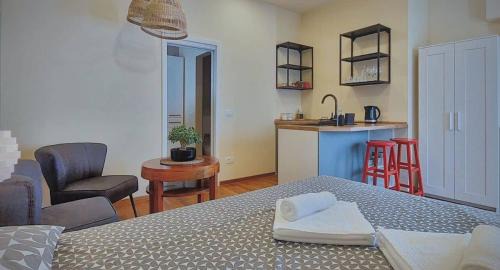 Komen Apartment | Abèl