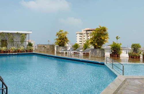 Shenoys Hotel | Abad Atrium