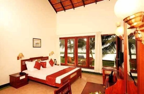 Kumarakom Hotel | Abad Whispering Palms