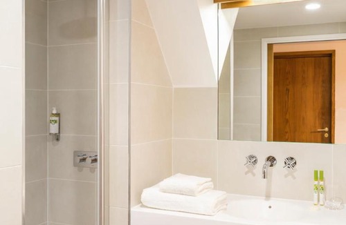 Asnieres-sur-Oise Hotel | Abbaye de Royaumont