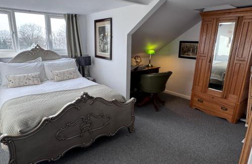 Selby Apartment | Abbey view