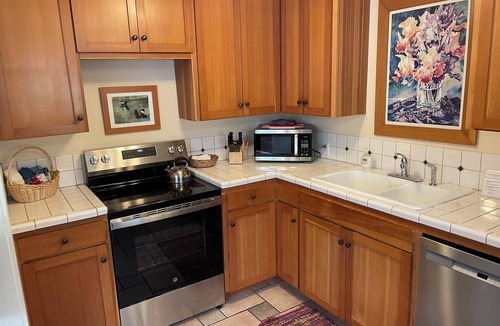 Ashland Cottage | ABBOTT'S COTTAGES- Duck cottage. 1 bedroom/1 bath, walking distance to downtown!