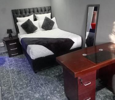 Eikenbosch House | ABC ACCOMMODATION BELLVILLE CAPE TOWN 25 VAN NIEKERK STREET OAKDALE BELLVILLe