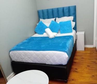 Eikenbosch House | ABC ACCOMMODATION BELLVILLE CAPE TOWN 25 VAN NIEKERK STREET OAKDALE BELLVILLe