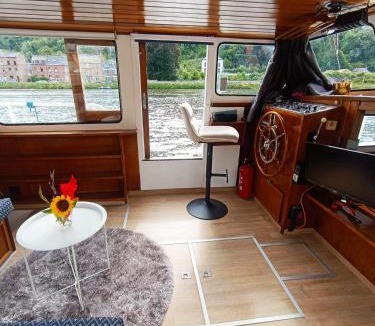Leffe Boat Rental | Abdll