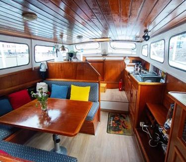 Leffe Boat Rental | Abdll