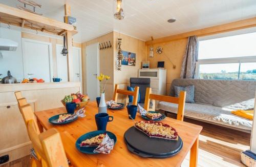 Anklam Boat Rental | Abenteuer Flusslandschaft - Hausboot fest vertäut in Anklam
