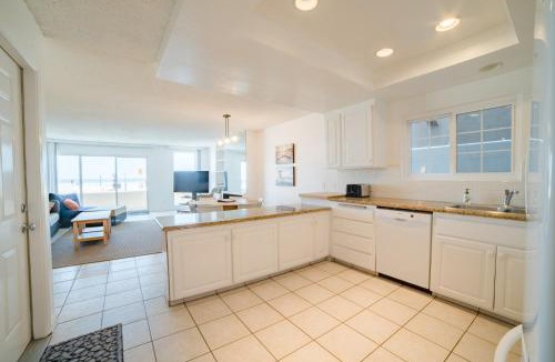 West Newport Apartment | Abigail - Beachfront